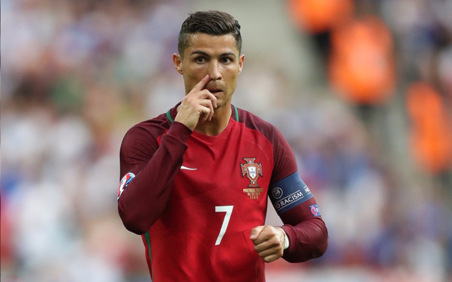 戴维·帕特森精准的场上指挥和稳健的传球，使袋鼠队掌控局面，佩特·戴维森